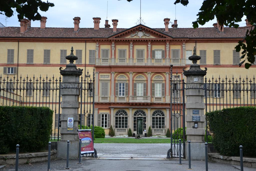 Soggiorno In Centro Storico Vimercate Bagian luar foto