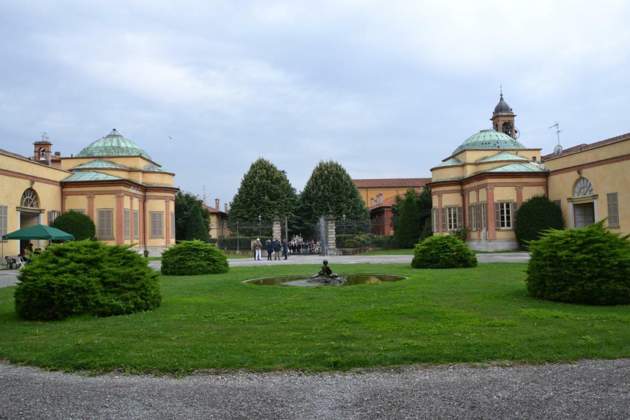 Soggiorno In Centro Storico Vimercate Bagian luar foto
