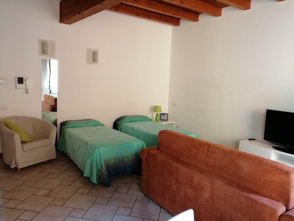 Soggiorno In Centro Storico Vimercate Bagian luar foto